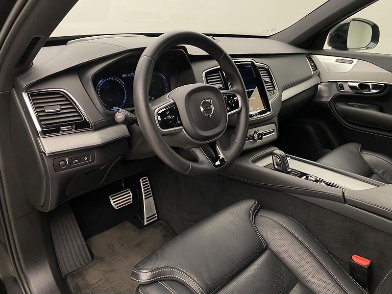 Volvo XC90 T8 AWD RECHARGE R-DESIGN 7míst - fotka 4 z 54