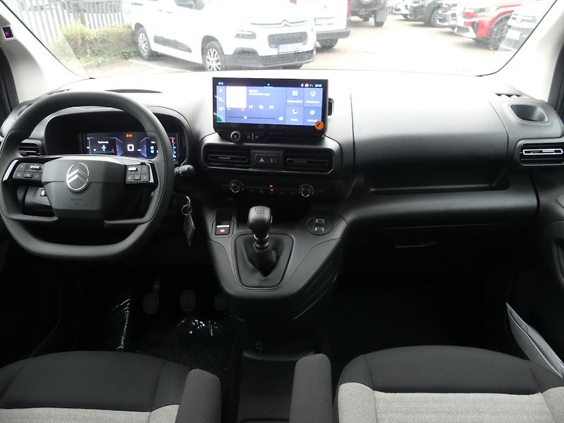 Citroën Berlingo (2026) PLUS PROFI Petrol 110k Manual - fotka 11 z 21
