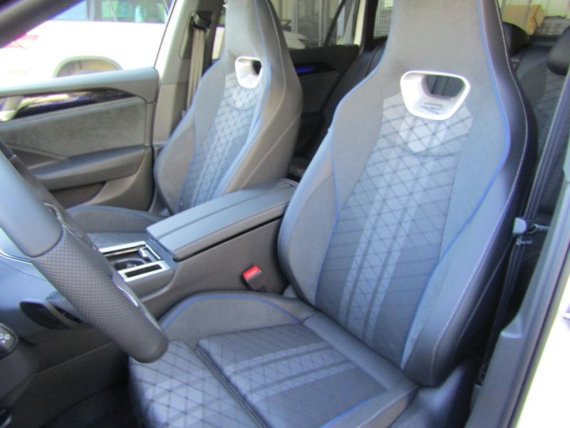 Volkswagen Passat R-Line People 2,0 TDI 110 kW - fotka 18 z 30