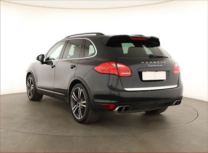 Porsche Cayenne (2013) Turbo - fotka 4 z 20