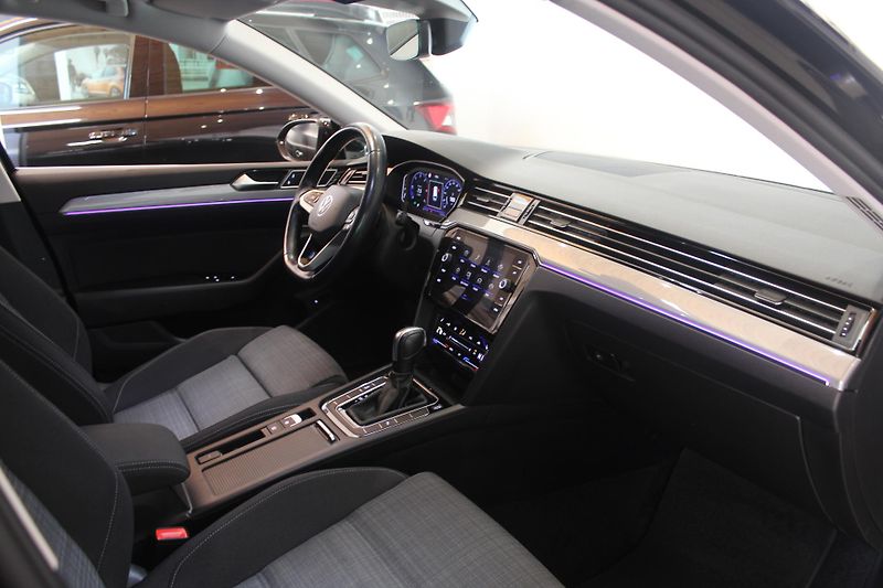 Volkswagen Passat (2021) 2.0TDI DSG Display LED - fotka 20 z 36