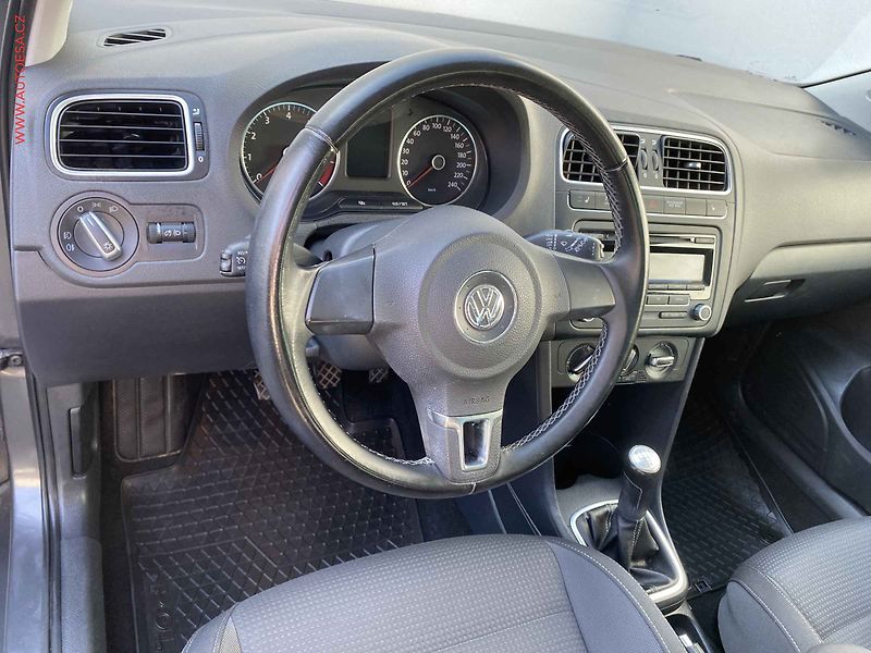 Volkswagen Polo (2010) 1.4 i, Team - fotka 12 z 18