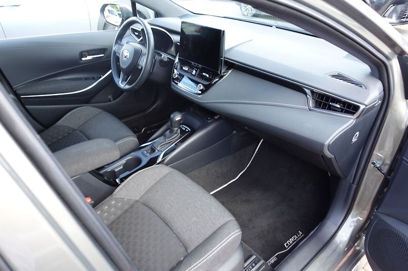 Toyota Corolla 2,0HSD e-CVT Comfort Tech - fotka 12 z 33