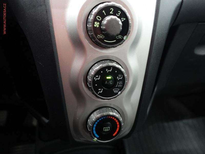 Toyota Yaris (2007) 1.1VVT-i, ČR, AC - fotka 15 z 17