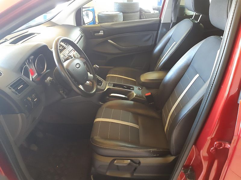 Ford Kuga 2.0 TDCI 4x4 TITANIUM - fotka 8 z 24