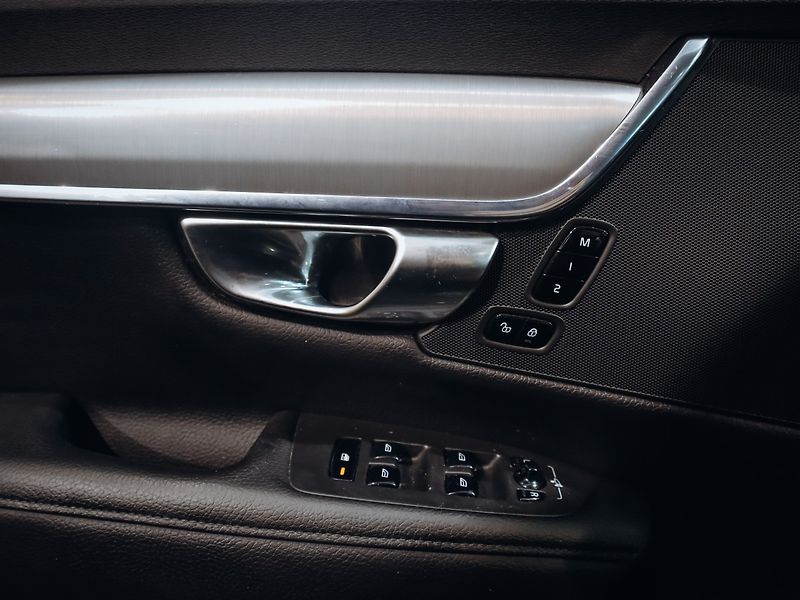 Volvo V90 2.0 T8 AWD Momentum - EL SPZ - fotka 14 z 24