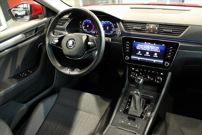 Škoda Superb 2.0 TDi DSG Style - fotka 13 z 28