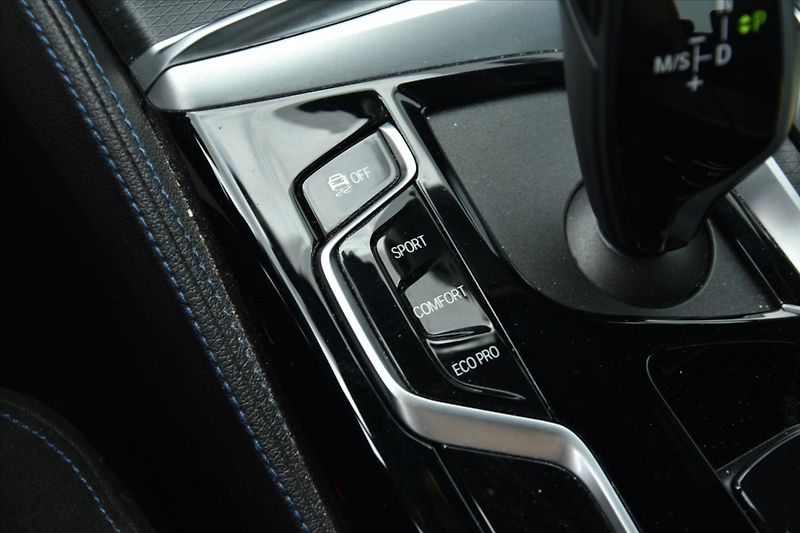 BMW Řada 5 520d xDrive M PAKET DPH ČR - fotka 21 z 30