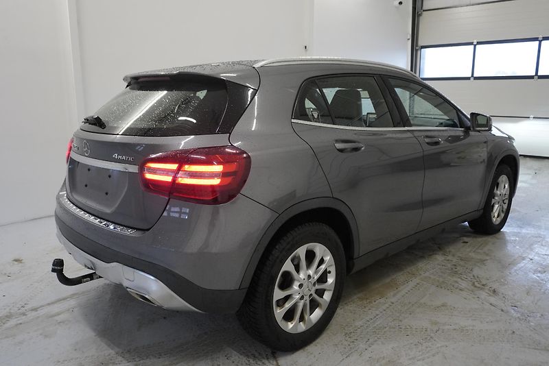 Mercedes-Benz GLA GLA220D 4MATIC AMG-LINE AUT. - fotka 5 z 28