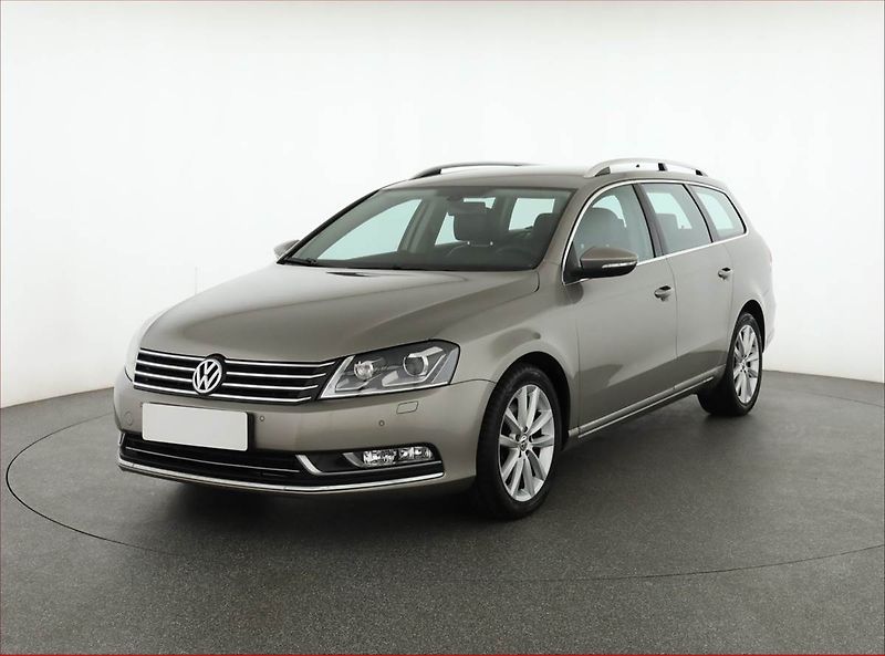 Volkswagen Passat (2013) Highline 2.0 TDI, Automat - fotka 2 z 14