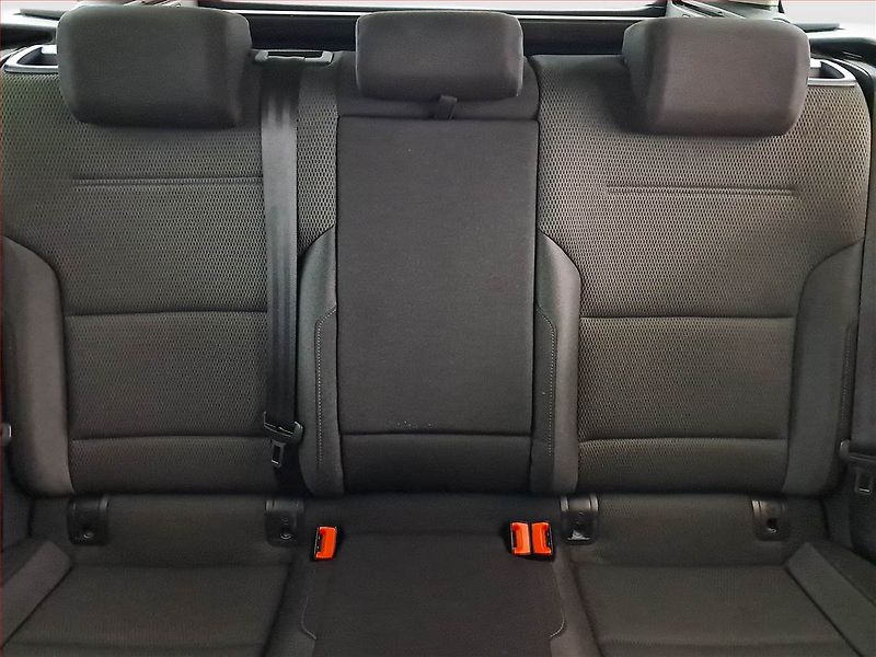 Volkswagen Golf (2014) Comfortline 1.6 TDI, Automat - fotka 10 z 18