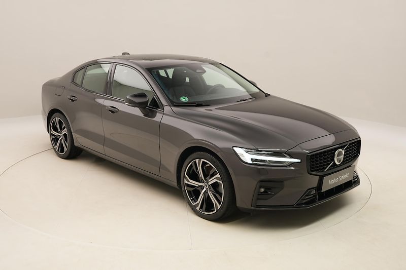 Volvo S60 B5 AWD DARK ULTIMATE REZERVACE - fotka 17 z 58