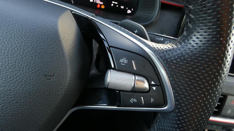 Škoda Scala 1.0 TSI DSG Drive - fotka 12 z 23