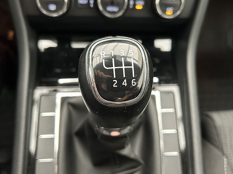 Škoda Superb 2.0 TDI Ambition - fotka 20 z 27