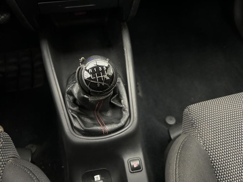 Seat Leon 1.6 i Stella - fotka 19 z 20