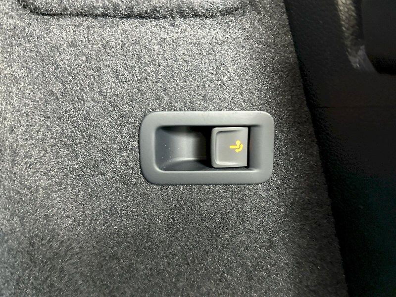 Škoda Karoq (2025) DSG 2.0TDI 110kW 4x4 SportLine - fotka 33 z 35