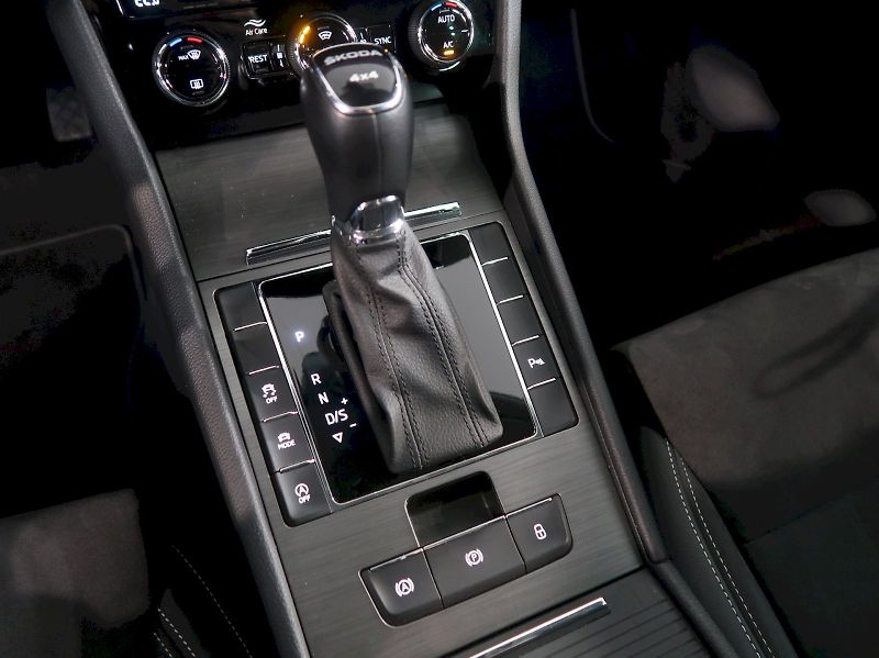 Škoda Superb (2022) STYLE 2.0TDI 147KW 4x4 DSG TAŽ - fotka 34 z 44