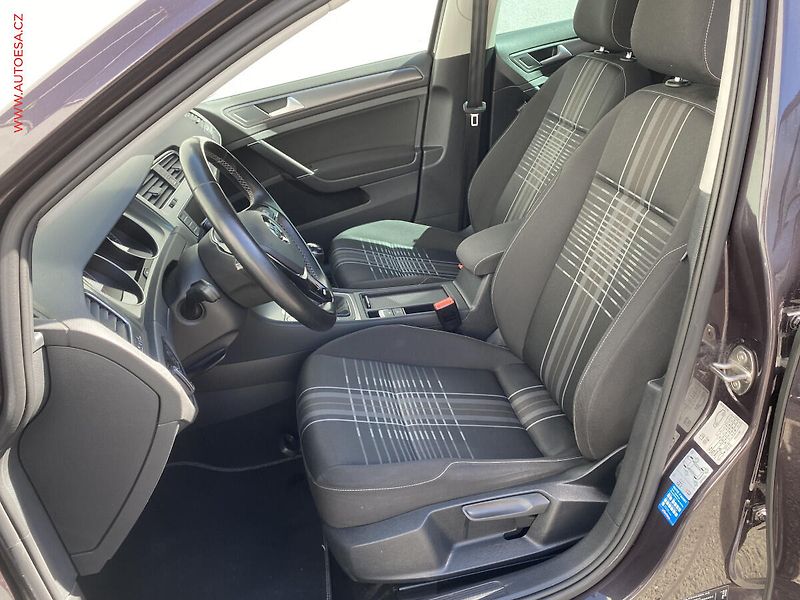 Volkswagen Golf (2015) 1.2 TSi, Lounge, navi - fotka 9 z 18