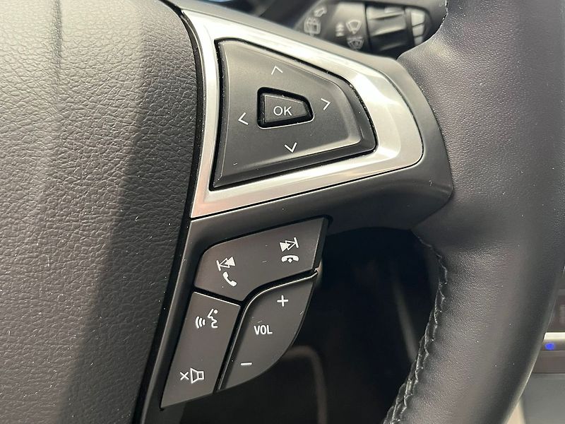 Ford S-MAX 2,5 FHEV Vignale 140KW  7 míst - fotka 30 z 57