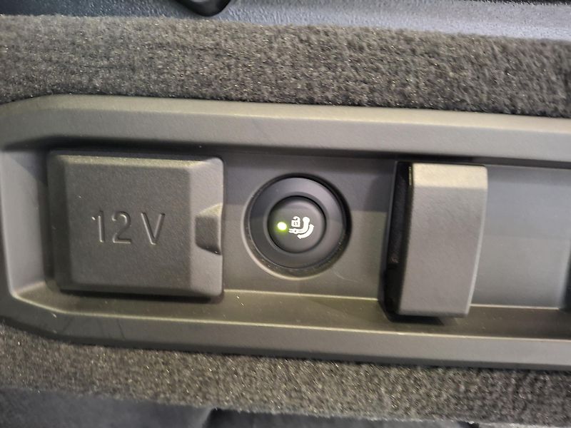 BMW Řada 5 540d xDrive Touring M-Sport  - fotka 25 z 27
