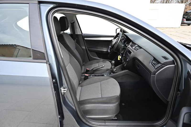Škoda Octavia 1.6TDI 66KW Active 8/2015 - fotka 20 z 28