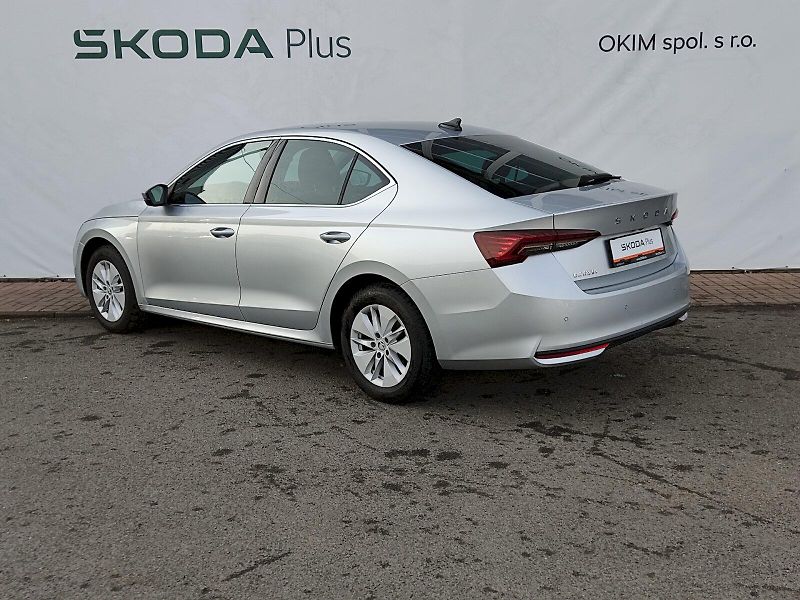Škoda Octavia (2024) Top Selection 1,5 Tsi 110 kw D - fotka 33 z 37