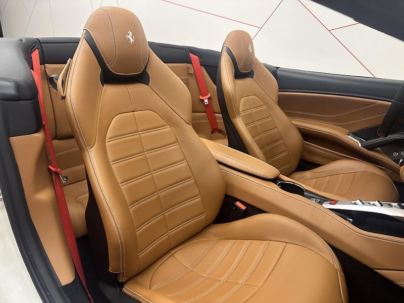 Ferrari California (2015) T*CAMERA*QUIO*TEMPOMAT*DPH*TOP - fotka 12 z 17