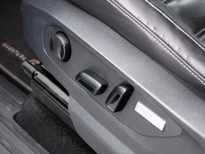 Volkswagen Amarok 3,0 V6 TDI 165kW Avent. DPH CZ - fotka 15 z 36