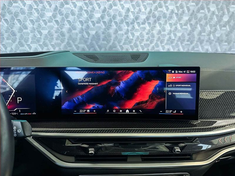 BMW X7 (2024) xDrive40i - fotka 20 z 25
