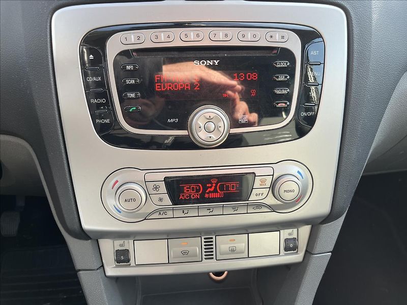Ford Focus 1,8 i KLIMA 2x KOLA VYHŘ. OKNO - fotka 17 z 37