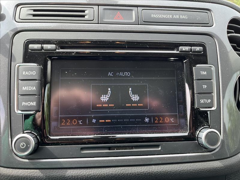 Volkswagen Tiguan 2,0 TDi ROZVODY KLIMA 2xKOLA - fotka 17 z 48