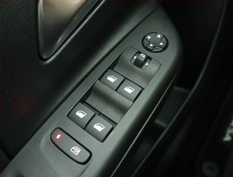 Opel Corsa (2023) 1.2 Turbo, Serv.kniha, Navi - fotka 15 z 15