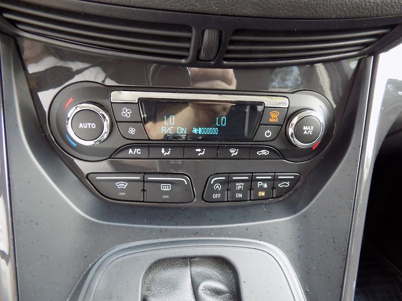 Ford Kuga (2016) 2.0TDCi/Individual/AWD/AT/ - fotka 33 z 44