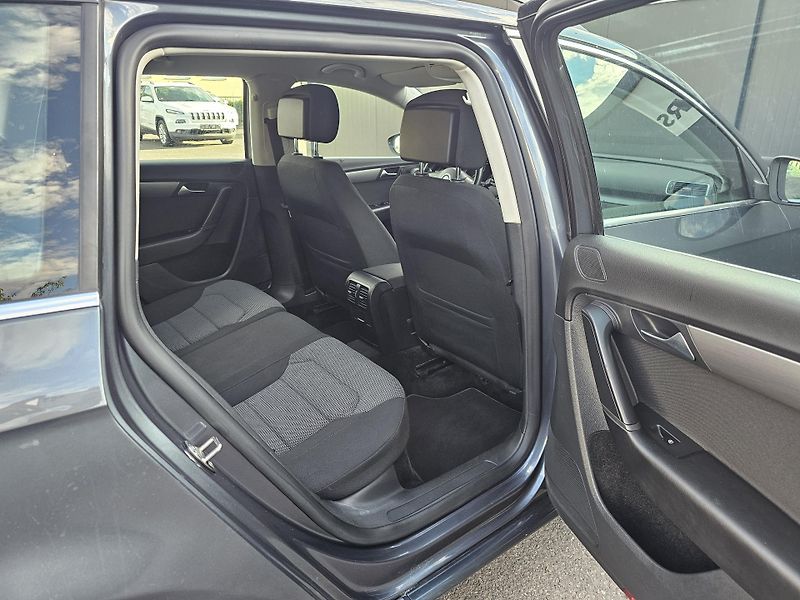 Volkswagen Passat 2.0 TDI 103kW,TEMPOMAT,SERVIS - fotka 32 z 50