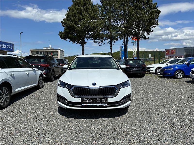 Škoda Octavia 2,0 TAŽNÉ,KŮŽE,HEAD-UP - fotka 4 z 38