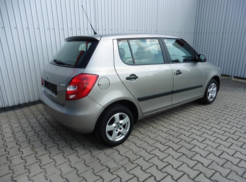 Škoda Fabia II 1.2i Ambition 1.maj. - fotka 4 z 11