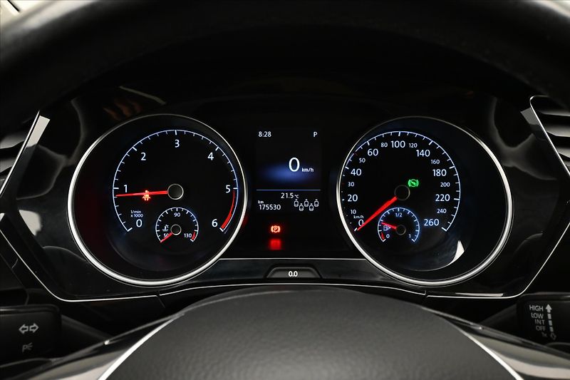 Volkswagen Touran 2,0 TDI 110kW DSG Highline 7mí - fotka 17 z 33