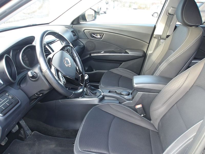 SsangYong Korando 1,6 CRDi PĚKNÝ ! - fotka 18 z 33