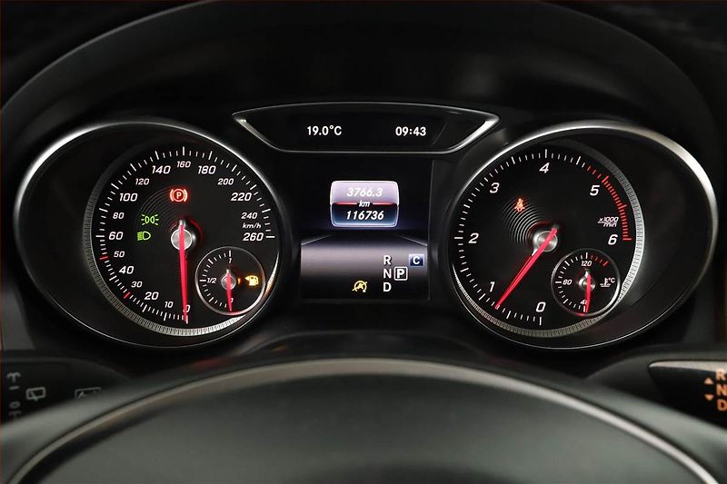 Mercedes-Benz GLA (2017) 200 d 4MATIC, 4X4 - fotka 8 z 21