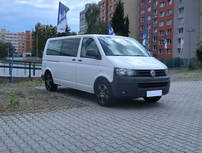 Volkswagen Transporter (2013) 2.0 TDI, Bus, 5Míst, ČR - fotka 1 z 14