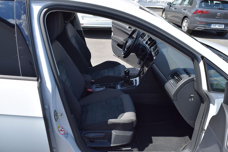 Volkswagen Golf Variant (2018) 1.4TSI 92kw CLBMT TAŽ NAVI APP - fotka 33 z 44