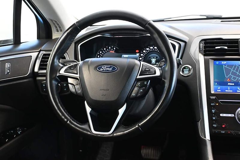 Ford Mondeo (2022) 2.0 140 KW LED SONY TITANIUM 8 - fotka 14 z 33