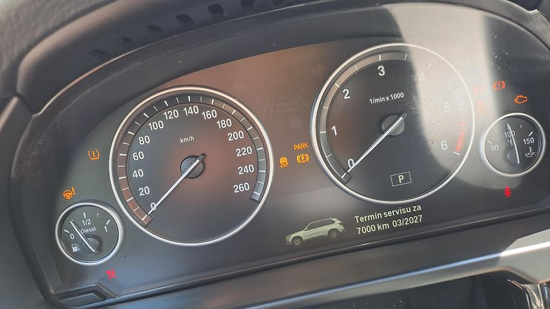 BMW X5 3.0 xDrive 30D - fotka 26 z 32