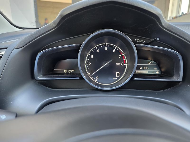 Mazda 3 (2017) Najeto jen 18.000 km !!! - fotka 6 z 9