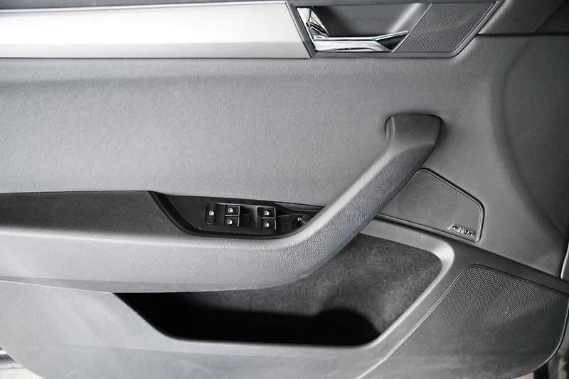 Škoda Superb - fotka 13 z 30