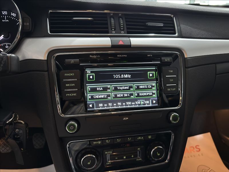 Škoda Superb 2,0   TDI 103KW ELEGANCE XEN - fotka 17 z 34
