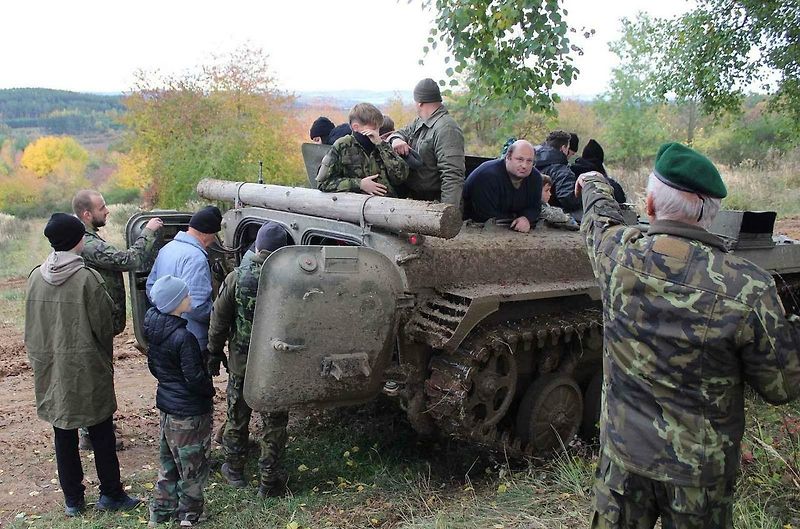 Setkání s názvem Kozinec, které se uskutečňuje dvakrát do roka, vždy na jaře a na podzim, je pro vyznavače vojenské historické techniky plné zážitků.