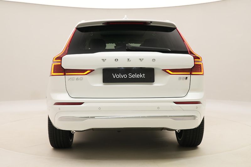 Volvo XC60 B5 AWD BRIGHT ULTRA AUT CZ - fotka 12 z 64