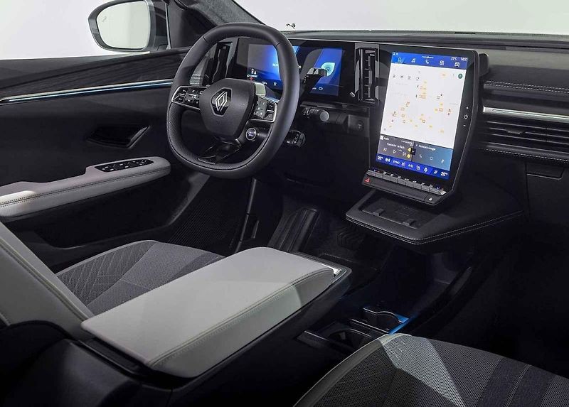 Novým Evropským autem roku je elektrický Renault Scénic