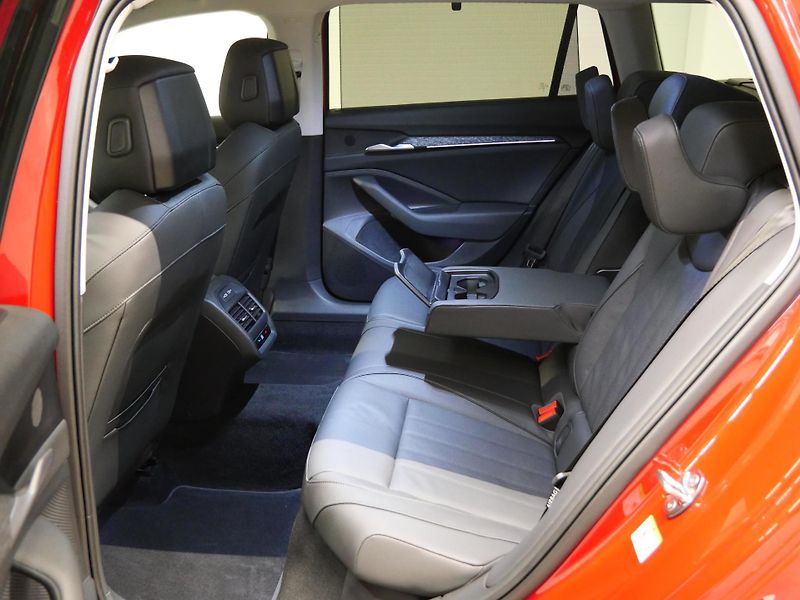 Škoda Superb - fotka 26 z 29